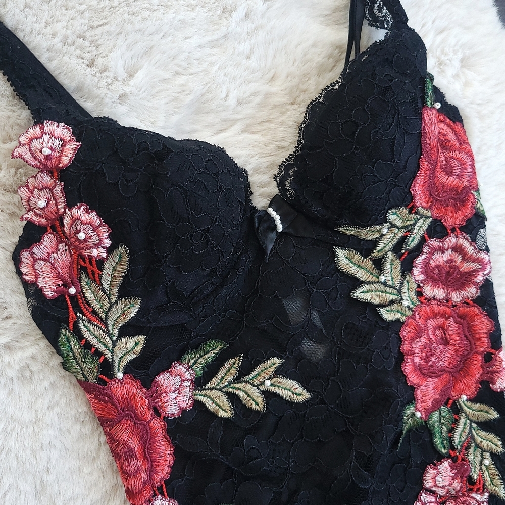 Vintage Gold Victoria Secret Dark Floral Embroidered Roses Lace Pearl Bodysuit - Picture 3 of 16